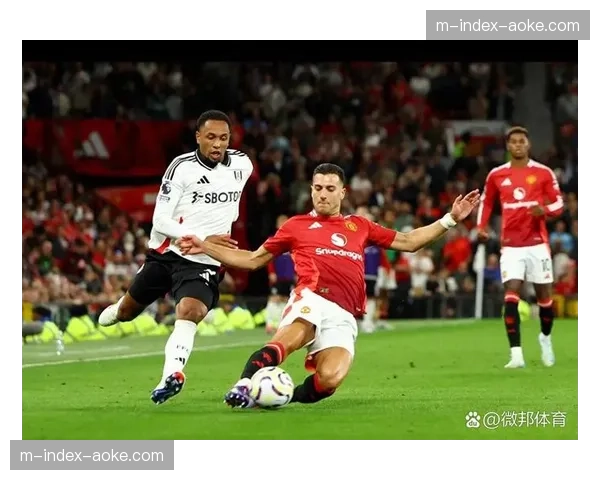 英超球队在三后卫和四后卫体系间灵活切换 增强战术适应性 英超球队在三后卫和四后卫体系间灵活切换 增强战术适应性